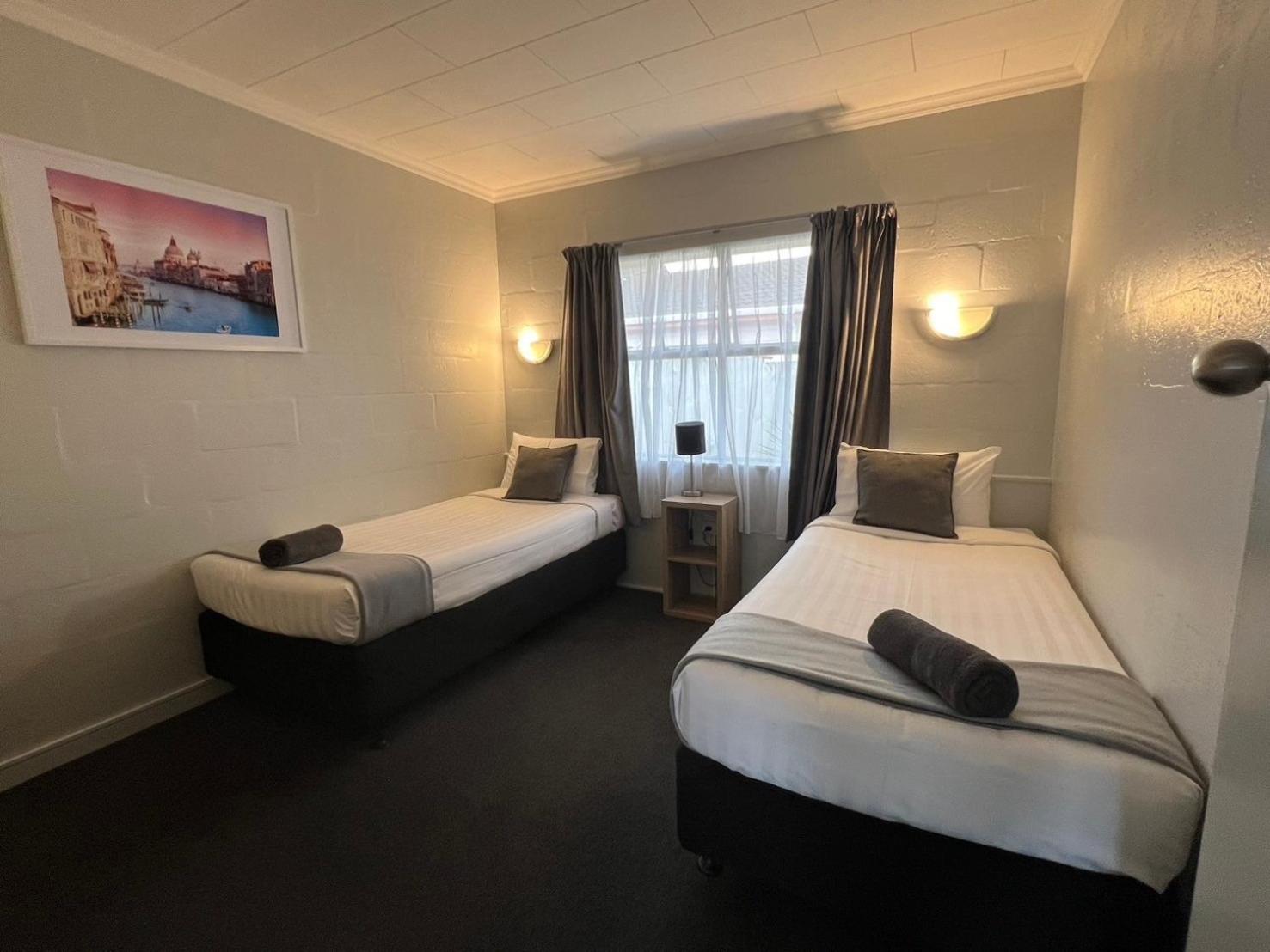 Kensington Motel 4*